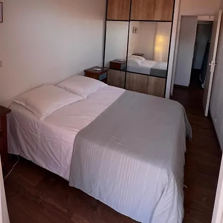 With Terrace, Sea View, Swimming-pool & Sunset شقة سانت-ماندرييه-سور-مير